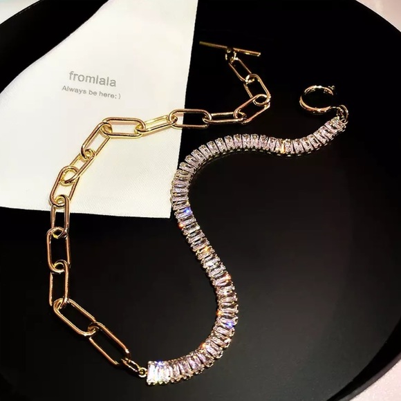 Circle Bar Rhinestone Paperclip Choker Necklace - Picture 2 of 3